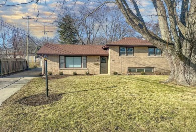 Beach Home Sale Pending in Waukegan, Illinois