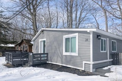 Beach Home For Sale in Baiting Hollow, New York