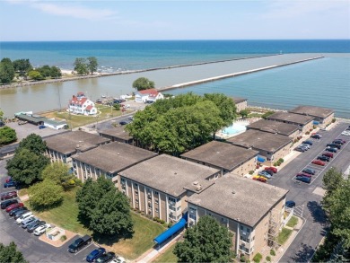 Beach Condo Sale Pending in Irondequoit, New York