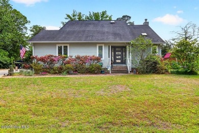 Beach Home For Sale in New Bern, North Carolina