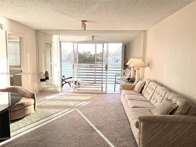Beach Condo Sale Pending in Sunrise, Florida
