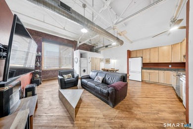 Beach Condo For Sale in Bridgeport, Connecticut