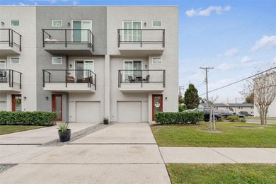 Beach Townhome/Townhouse For Sale in Tampa, Florida