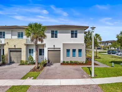 Beach Townhome/Townhouse Active Under Contract in Royal Palm Beach, Florida