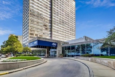 Beach Condo Active Under Contract in Chicago, Illinois