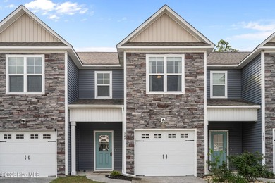 Beach Townhome/Townhouse For Sale in Sneads Ferry, North Carolina