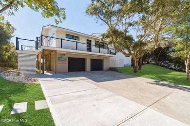 Beach Home For Sale in Pine Knoll Shores, North Carolina