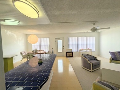Beach Condo For Sale in West Palm Beach, Florida