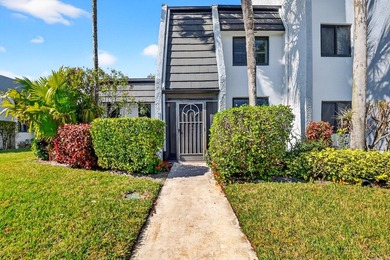Beach Townhome/Townhouse Active Under Contract in Lake Worth, Florida