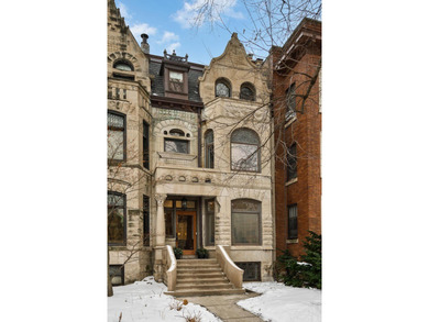 Beach Home Active Under Contract in Chicago, Illinois