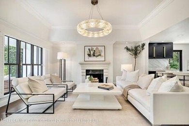 Beach Home For Sale in West Palm Beach, Florida