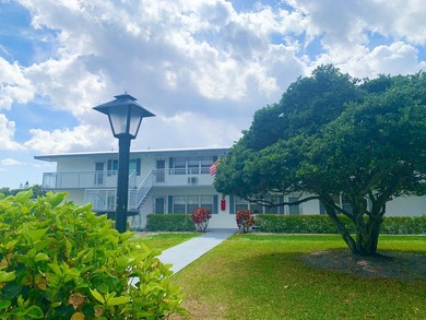 Beach Condo Active Under Contract in West Palm Beach, Florida