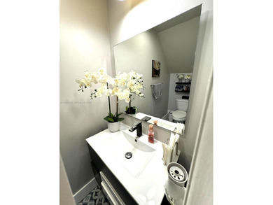 Beach Home Sale Pending in Sunrise, Florida