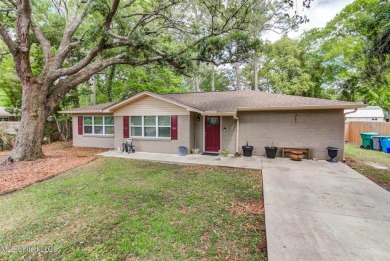 Beach Home For Sale in Ocean Springs, Mississippi