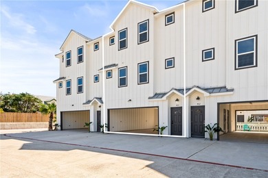 Beach Townhome/Townhouse For Sale in Port Aransas, Texas