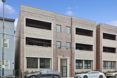 Beach Townhome/Townhouse For Sale in Chicago, Illinois