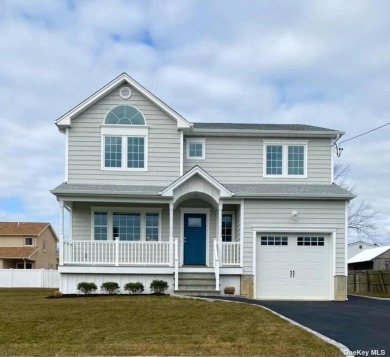 Beach Home For Sale in Lindenhurst, New York