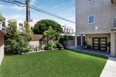 Beach Townhome/Townhouse For Sale in Venice, California
