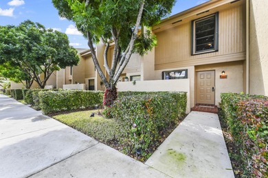 Beach Townhome/Townhouse For Sale in Pembroke Pines, Florida