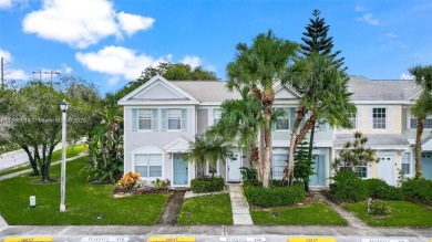 Beach Townhome/Townhouse For Sale in Tamarac, Florida