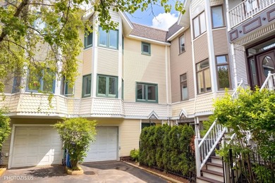 Beach Townhome/Townhouse For Sale in Chicago, Illinois