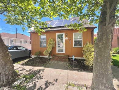 Beach Home For Sale in Point Lookout, New York