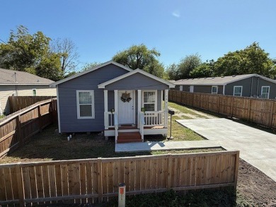 Beach Home Sale Pending in Corpus Christi, Texas