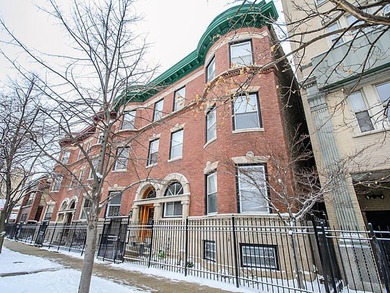 Beach Condo Active Under Contract in Chicago, Illinois