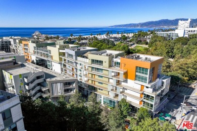 Beach Condo For Sale in Santa Monica, California