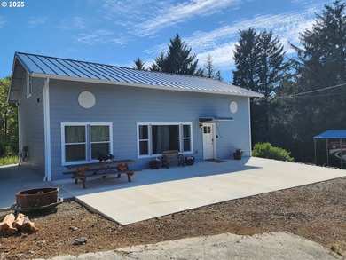 Beach Home For Sale in Gold Beach, Oregon