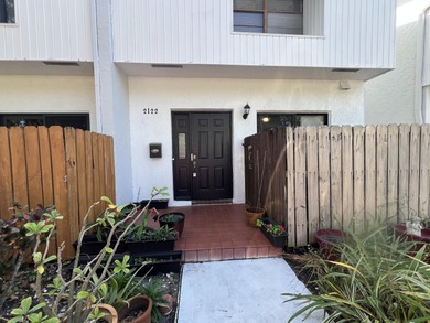 Beach Townhome/Townhouse For Sale in Lighthouse Point, Florida