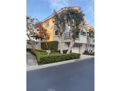 Beach Townhome/Townhouse For Sale in Huntington Beach, California