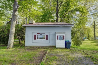 Beach Home For Sale in Carlton, New York