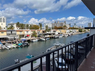 Beach Condo For Sale in Aventura, Florida