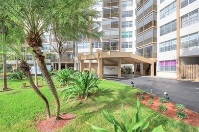 Beach Condo For Sale in Pembroke Pines, Florida