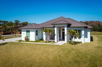 Beach Home For Sale in Palm Beach Gardens, Florida