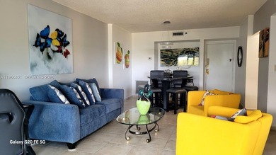 Beach Condo For Sale in Hollywood, Florida