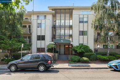 Beach Condo For Sale in Oakland, California