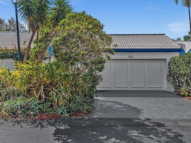 Beach Townhome/Townhouse Active Under Contract in Boca Raton, Florida