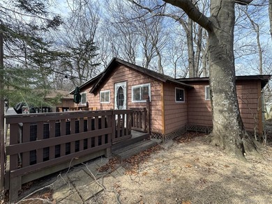 Beach Home For Sale in Baiting Hollow, New York