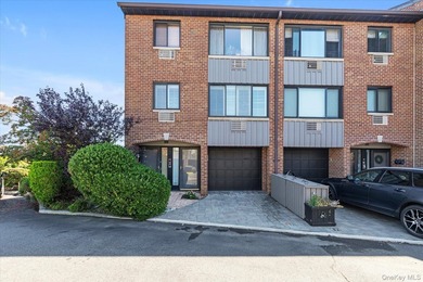 Beach Condo For Sale in Whitestone, New York