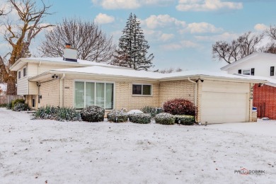 Beach Home Sale Pending in Waukegan, Illinois