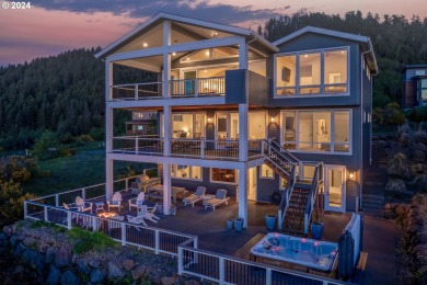 Beach Home For Sale in Neskowin, Oregon