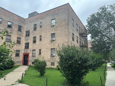 Beach Home For Sale in Flushing, New York