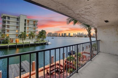 Beach Townhome/Townhouse For Sale in Sunny Isles Beach, Florida