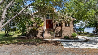 Beach Home For Sale in New Bern, North Carolina