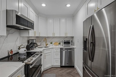 Beach Home For Sale in Beechhurst, New York