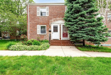 Beach Home Sale Pending in Forest Hills, New York