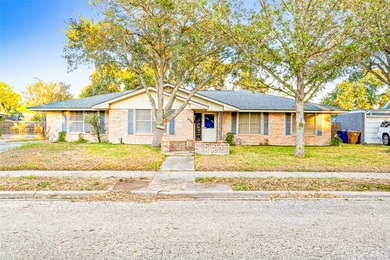 Beach Home Sale Pending in Corpus Christi, Texas