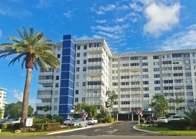 Beach Condo For Sale in Hollywood, Florida